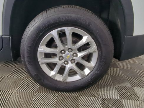 Used 2020 Chevrolet Traverse LT w/ Driver Confidence II Package image 9