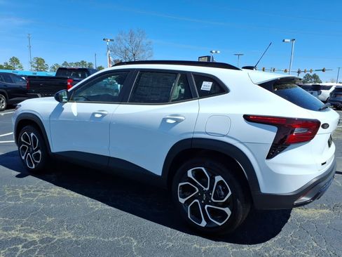 New 2026 Chevrolet Trax RS w/ Sunroof Package image 5