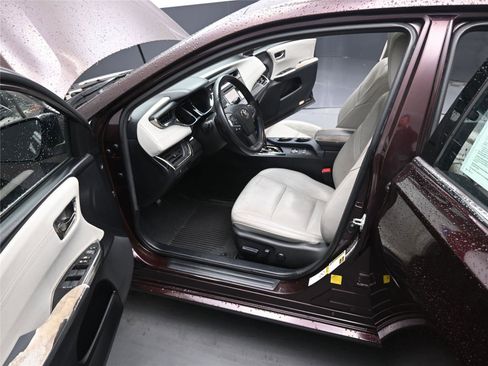 Used 2013 Toyota Avalon XLE Premium image 5