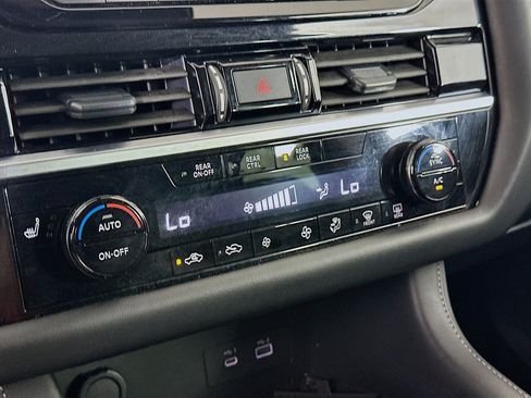 Used 2025 Nissan Pathfinder SV AWD/4WD image 23