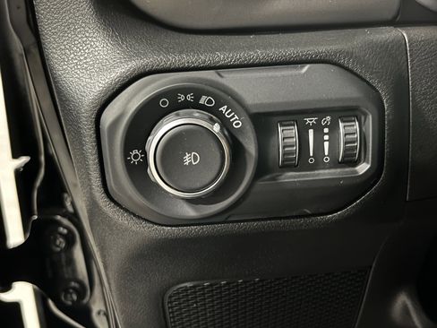 Used 2022 Jeep Wrangler Willys image 23