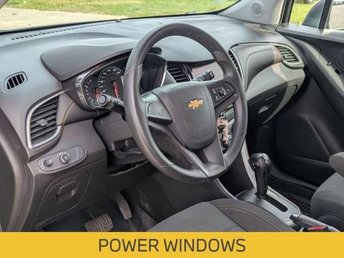 Used 2022 Chevrolet Trax LS image 14