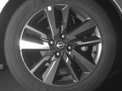 Used 2025 Nissan Versa SV FWD image 13