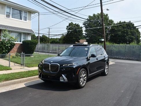 Used 2025 BMW X7 xDrive40i AWD/4WD image 3