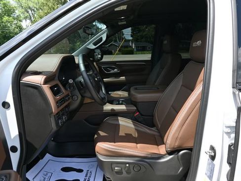 Used 2024 Chevrolet Tahoe High Country AWD/4WD image 28