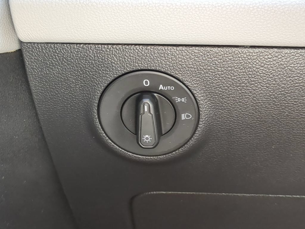 Certified 2022 Volkswagen Taos SE FWD image 25