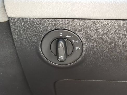 Certified 2022 Volkswagen Taos SE FWD image 25