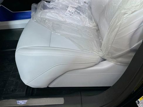 New 2026 Cadillac Optiq Luxury 1 image 18