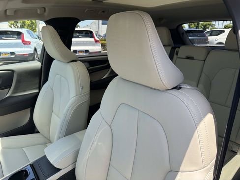 New 2026 Volvo XC40 B5 Plus w/ Protection Package Premier AWD/4WD image 15