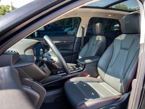 Used 2023 Buick Envision Essence w/ Sport Touring Package AWD/4WD image 8