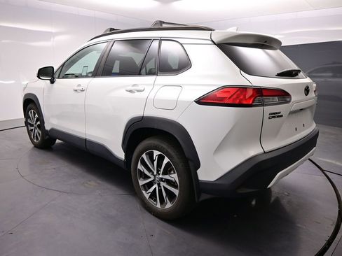 Used 2023 Toyota Corolla Cross XLE w/ Convenience Package image 5