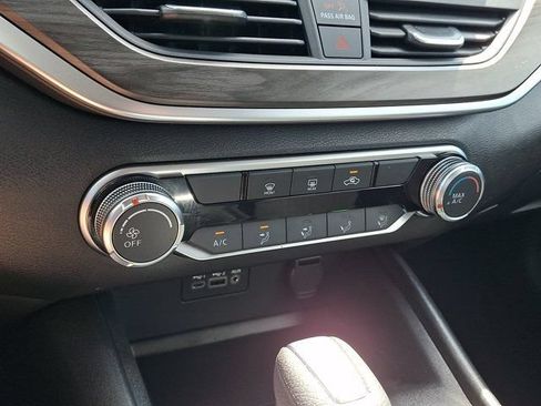 Used 2025 Nissan Altima 2.5 SV AWD/4WD image 19