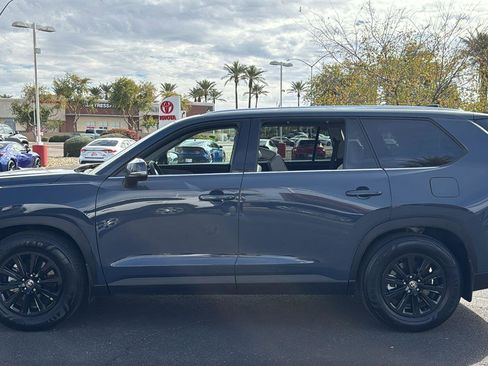 Used 2024 Toyota Grand Highlander XLE image 4