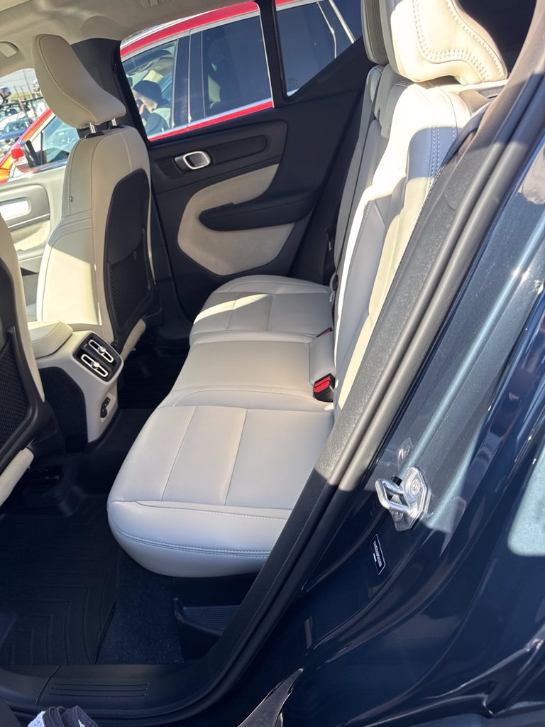 Used 2021 Volvo XC40 T5 Momentum w/ Protection Package AWD/4WD image 11