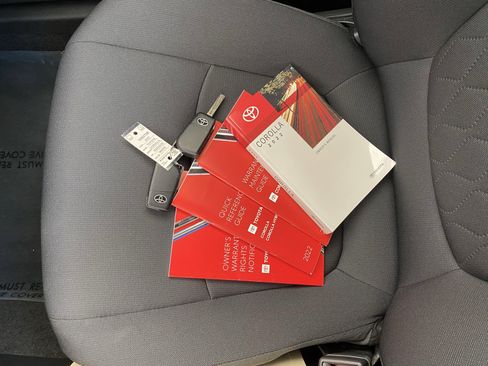 Used 2022 Toyota Corolla LE image 9