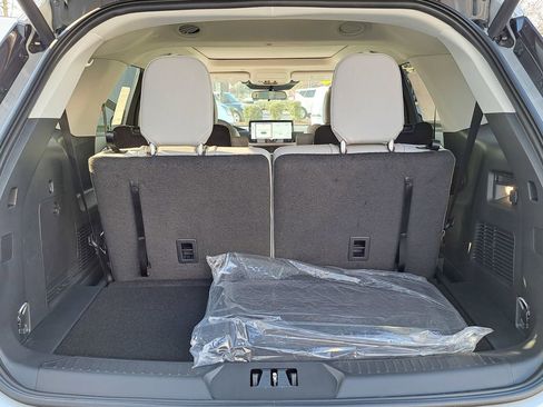 New 2026 Ford Explorer Active w/ Active Comfort Package image 14