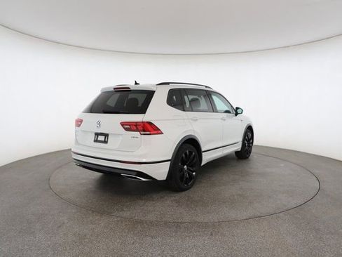 Used 2021 Volkswagen Tiguan SE R-Line image 17
