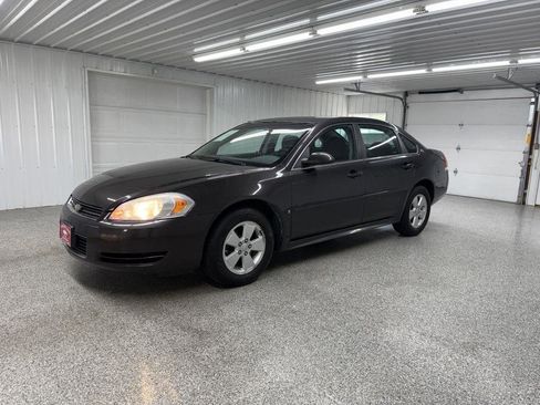 Used 2009 Chevrolet Impala LT FWD image 3