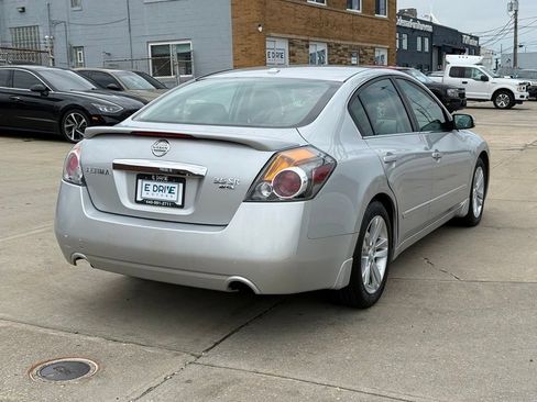 Used 2011 Nissan Altima 3.5 SR w/ 3.5SR Premium Pkg FWD image 7