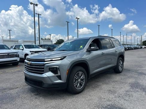 Used 2026 Chevrolet Traverse LT FWD image 7