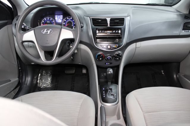 Used 2016 Hyundai Accent SE FWD image 2