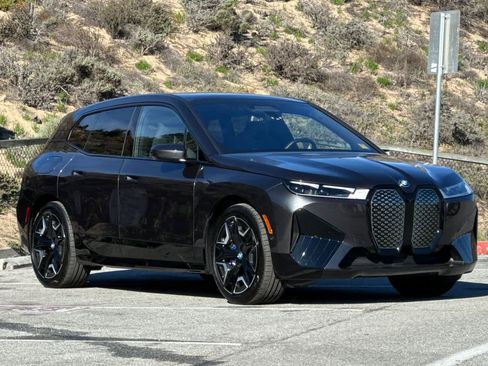 Certified 2025 BMW iX xDrive50 w/ Premium Package image 6