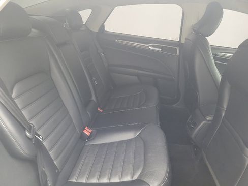 Used 2017 Ford Fusion SE w/ Fusion SE Technology Package FWD image 19