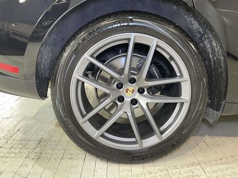 Certified 2026 Porsche Macan AWD/4WD image 12