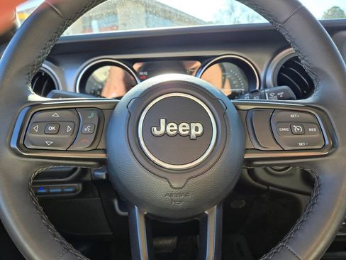 Used 2023 Jeep Wrangler Unlimited image 33