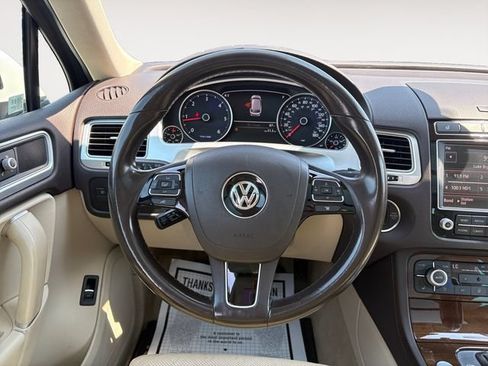 Used 2016 Volkswagen Touareg Sport AWD/4WD image 12