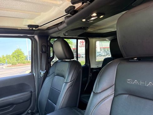 Used 2019 Jeep Wrangler Unlimited Sahara AWD/4WD image 8