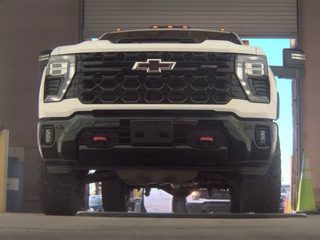 Used 2026 Chevrolet Silverado 2500 ZR2 AWD/4WD image 3