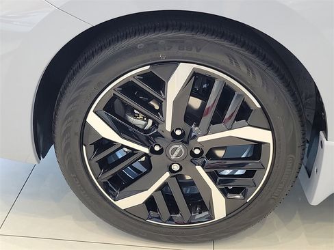 New 2025 Nissan Versa SR w/ Trunk Package image 6