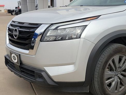 Used 2025 Nissan Pathfinder SV FWD image 10