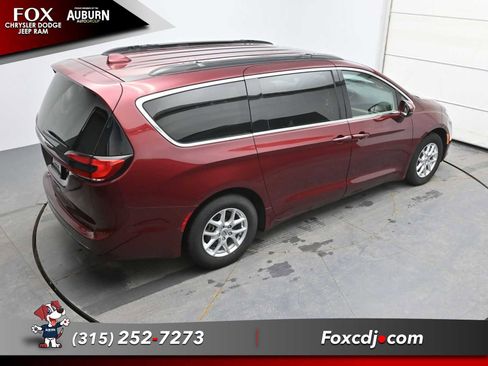 Used 2022 Chrysler Pacifica Touring-L image 30