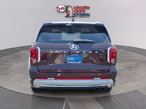Certified 2024 Hyundai Palisade Calligraphy FWD image 4