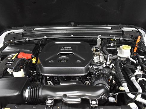 Used 2021 Jeep Wrangler Unlimited Sahara AWD/4WD image 37