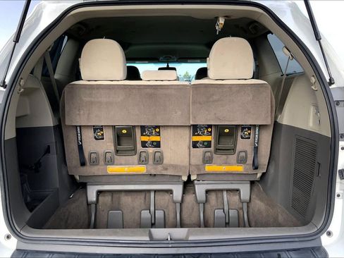 Used 2014 Toyota Sienna LE image 33