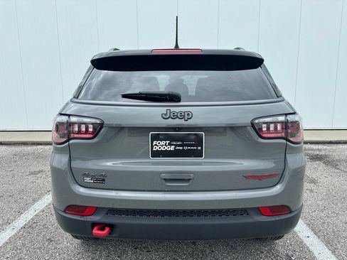 Used 2022 Jeep Compass Trailhawk AWD/4WD image 6