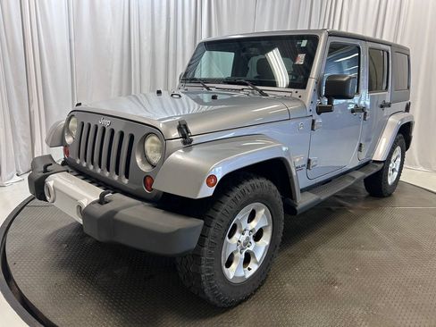 Used 2013 Jeep Wrangler Unlimited Sahara w/ Connectivity Group AWD/4WD image 22