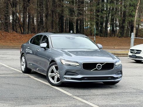 Used 2018 Volvo S90 T5 Momentum w/ Convenience Package image 3