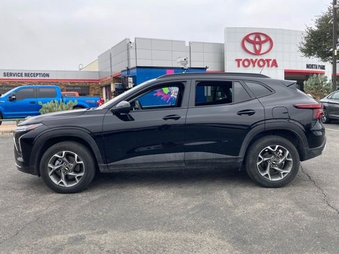 Used 2025 Chevrolet Trax LT image 6