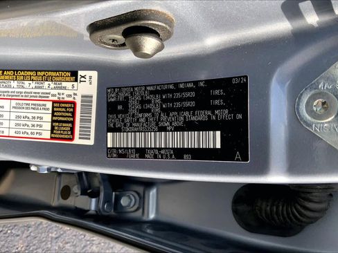 Used 2024 Toyota Highlander Limited image 29