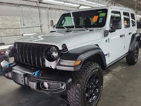 Used 2023 Jeep Wrangler Unlimited w/ Sun & Screen Package AWD/4WD image 4
