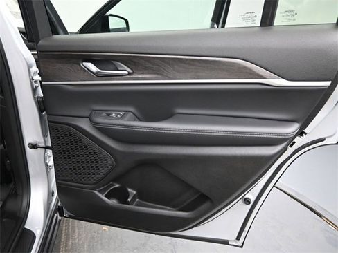 New 2025 Jeep Grand Cherokee L Limited image 18