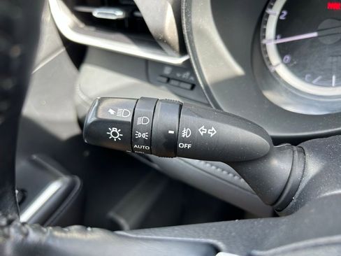 Used 2023 Toyota Highlander LE FWD image 23