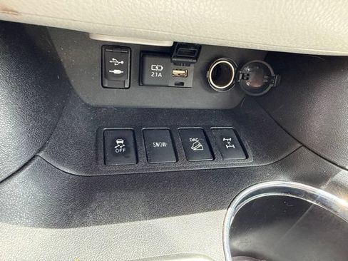 Used 2019 Toyota Highlander XLE AWD/4WD image 15