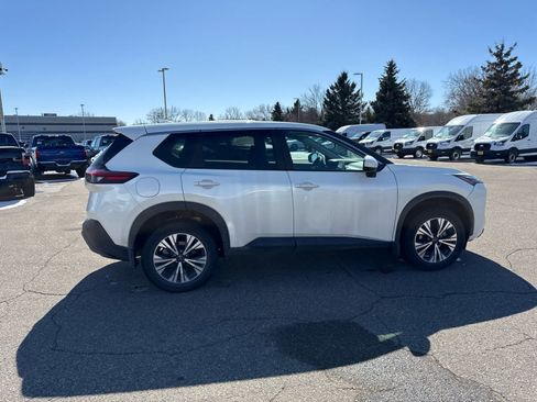 Used 2023 Nissan Rogue SV image 8