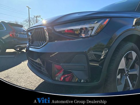 Used 2025 Volvo XC40 B5 Core w/ Protection Package Premier image 11