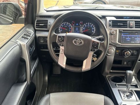 Used 2018 Toyota 4Runner SR5 Premium image 2